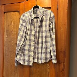 10/25$ 🧁 Plaid Button-Up Shirt